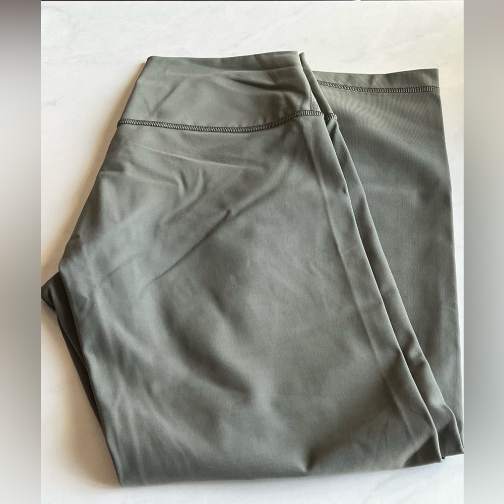NWOT. Lululemon Leggings - khaki green